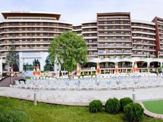 5* звездна Нова година в Албена, Спа забавления, басейн и богата програма от Хотел Фламинго Гранд