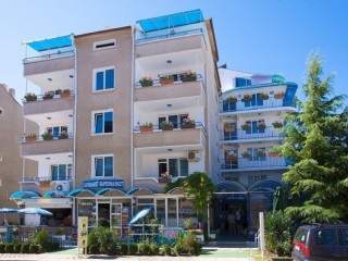 Лятна почивка 2019 на море в Равда, All Inclusive Light и бийч бар с чадър на плажа от Семеен хотел Елвира