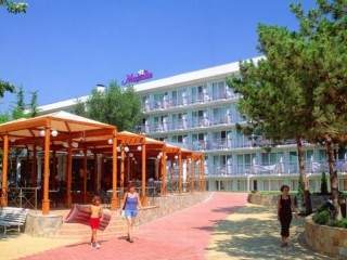Ниски цени All inclusive лято 2019 в Албена, след 20.08 с чадър и шезлонг на плажа от хотел Магнолия Стандарт