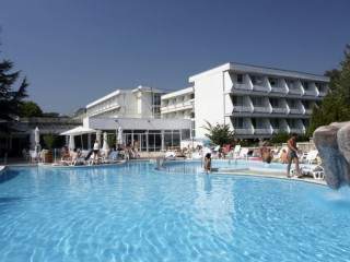 Най-ниските цени за All Inclusive в Албена, до 08.07 с шезлонг и чадър на плажа от Хотел Алтея