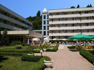 Специална оферта с отстъпка за Албена, All inclusive, шезлонг, чадър на плажа до 03.07 в Хотел Оазис