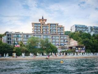 На първа линия в ТОП хотел през Юни, 7 дни All inclusive с 2 безплатни нощувки в Цезар Палас, Свети Влас